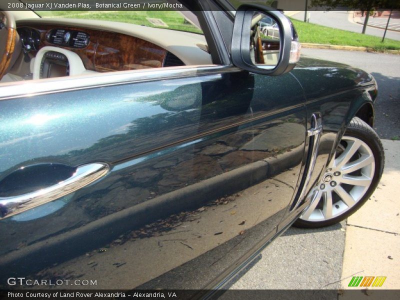 Botanical Green / Ivory/Mocha 2008 Jaguar XJ Vanden Plas