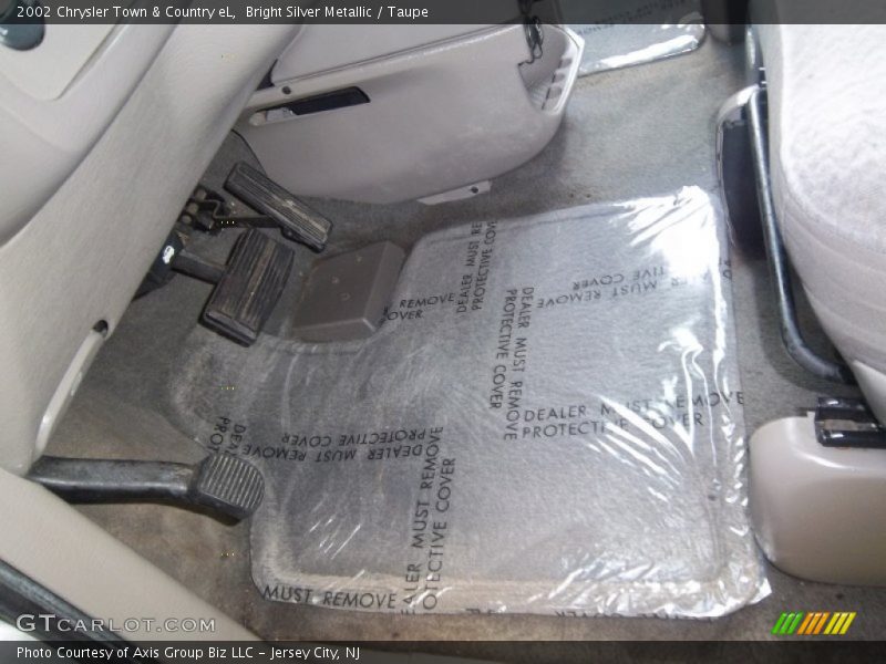 Bright Silver Metallic / Taupe 2002 Chrysler Town & Country eL