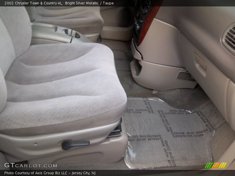 Bright Silver Metallic / Taupe 2002 Chrysler Town & Country eL