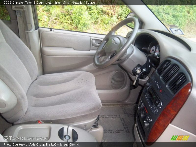 Bright Silver Metallic / Taupe 2002 Chrysler Town & Country eL