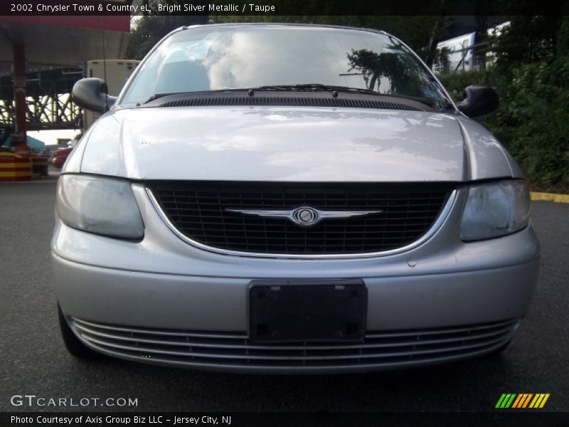 Bright Silver Metallic / Taupe 2002 Chrysler Town & Country eL