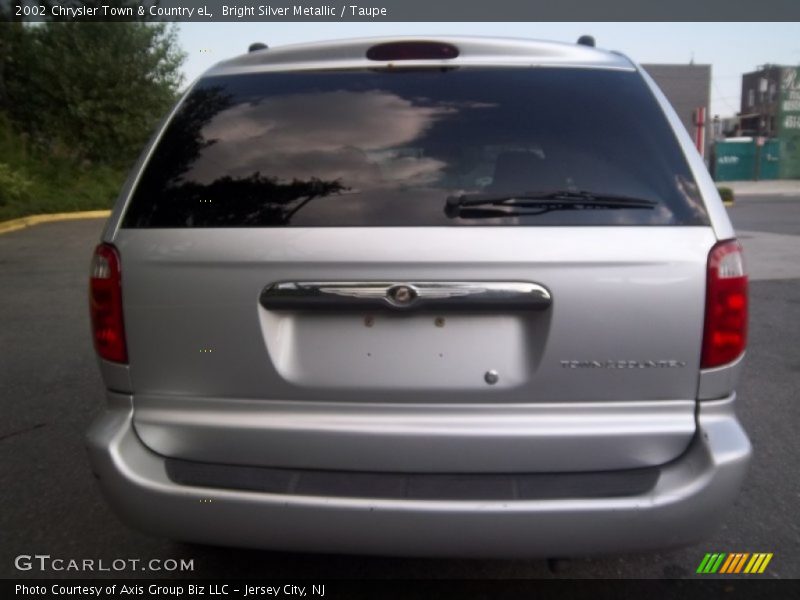 Bright Silver Metallic / Taupe 2002 Chrysler Town & Country eL