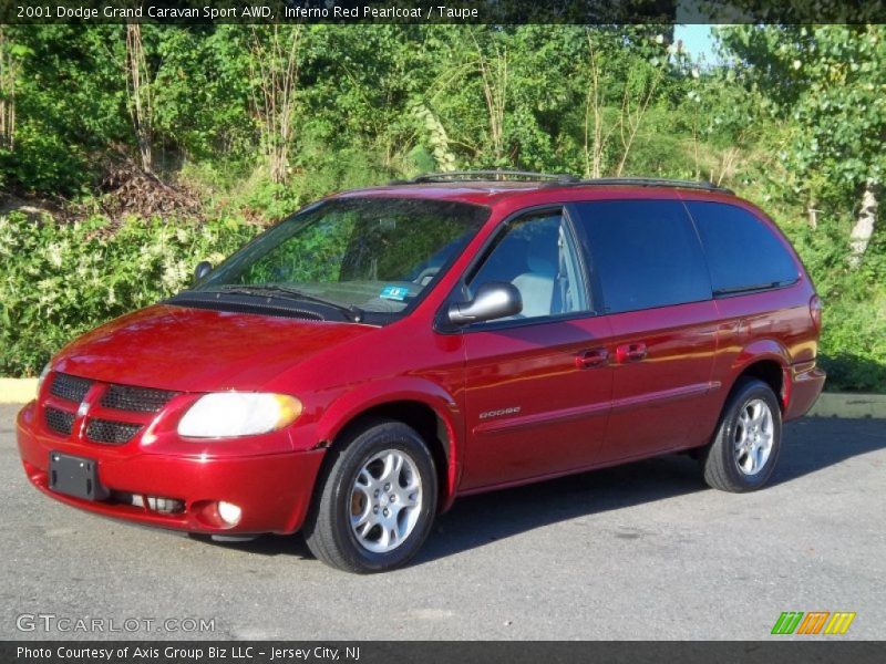 Front 3/4 View of 2001 Grand Caravan Sport AWD