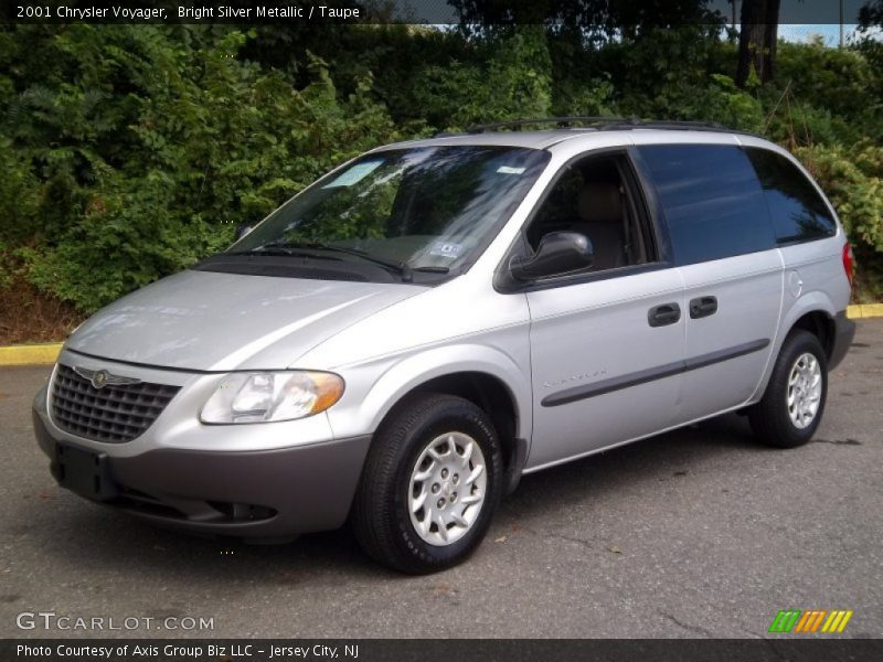 Front 3/4 View of 2001 Voyager 