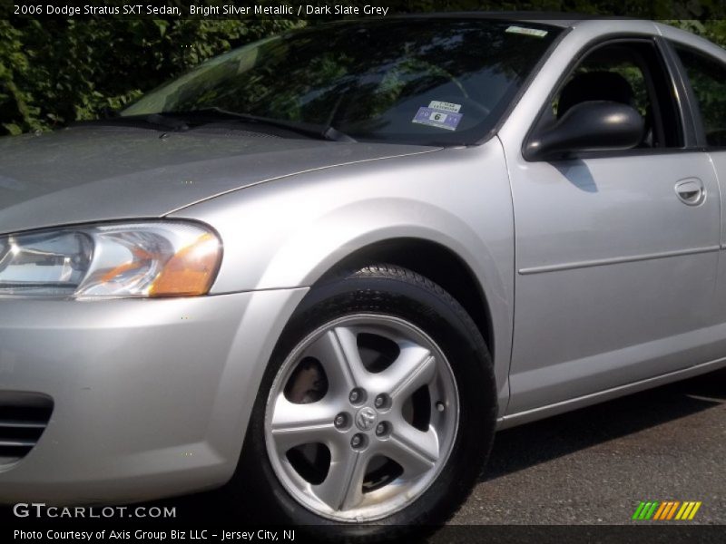 Bright Silver Metallic / Dark Slate Grey 2006 Dodge Stratus SXT Sedan