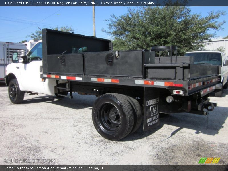Oxford White / Medium Graphite 1999 Ford F450 Super Duty XL Regular Cab Utility Truck