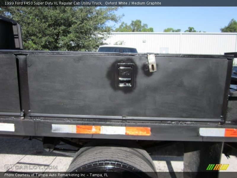 Oxford White / Medium Graphite 1999 Ford F450 Super Duty XL Regular Cab Utility Truck