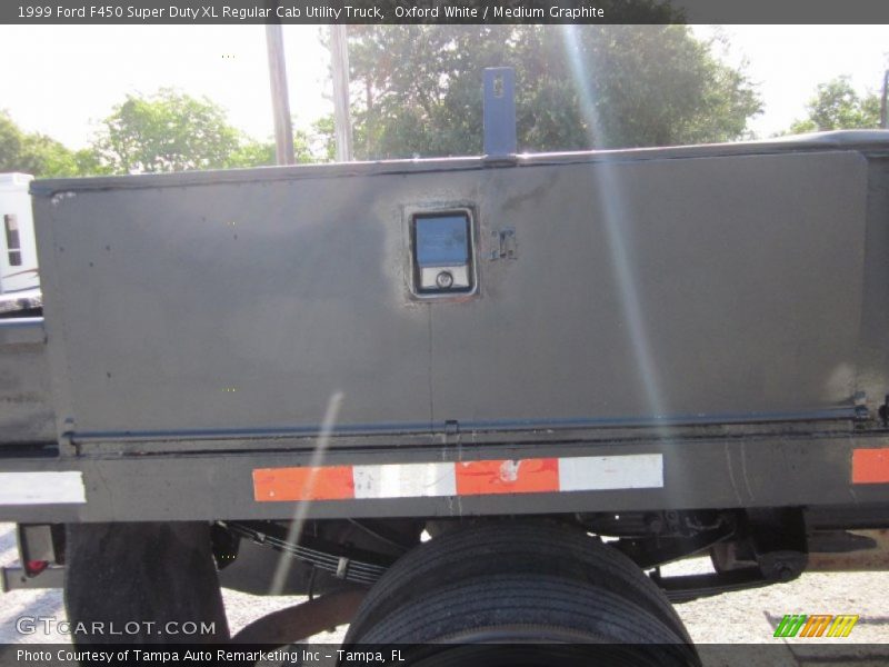 Oxford White / Medium Graphite 1999 Ford F450 Super Duty XL Regular Cab Utility Truck