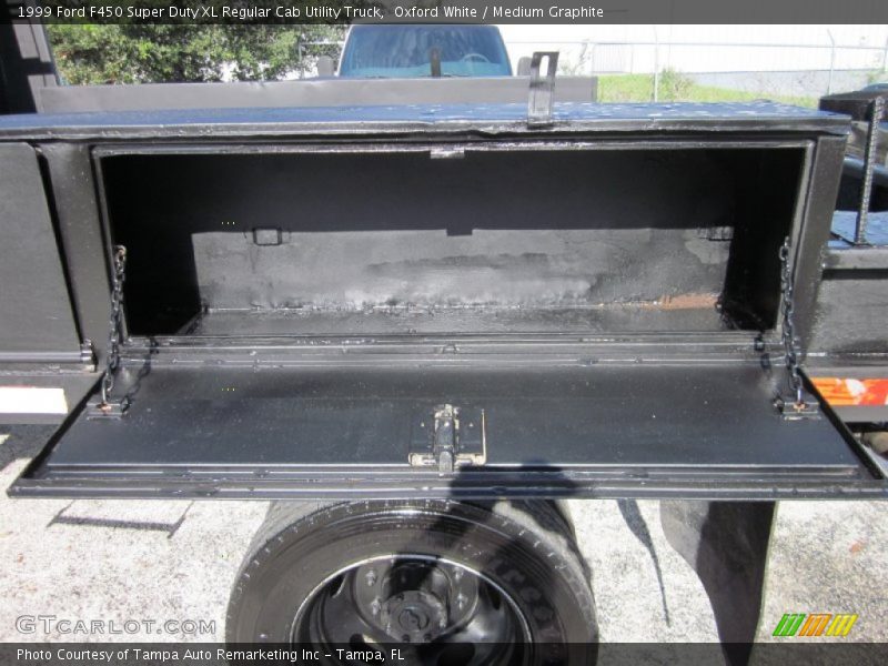 Oxford White / Medium Graphite 1999 Ford F450 Super Duty XL Regular Cab Utility Truck