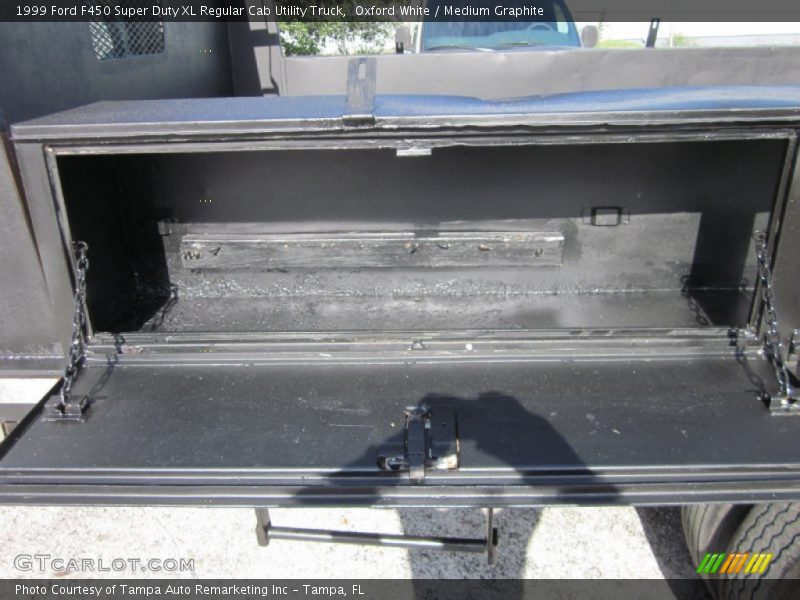Oxford White / Medium Graphite 1999 Ford F450 Super Duty XL Regular Cab Utility Truck