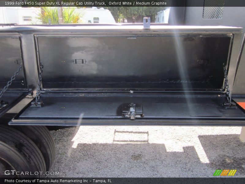 Oxford White / Medium Graphite 1999 Ford F450 Super Duty XL Regular Cab Utility Truck