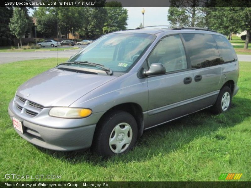 Front 3/4 View of 1998 Caravan 