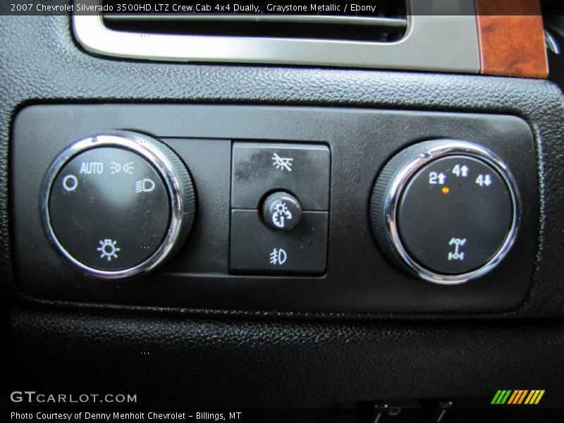 Controls of 2007 Silverado 3500HD LTZ Crew Cab 4x4 Dually