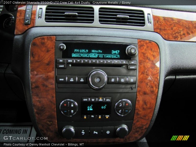 Controls of 2007 Silverado 3500HD LTZ Crew Cab 4x4 Dually