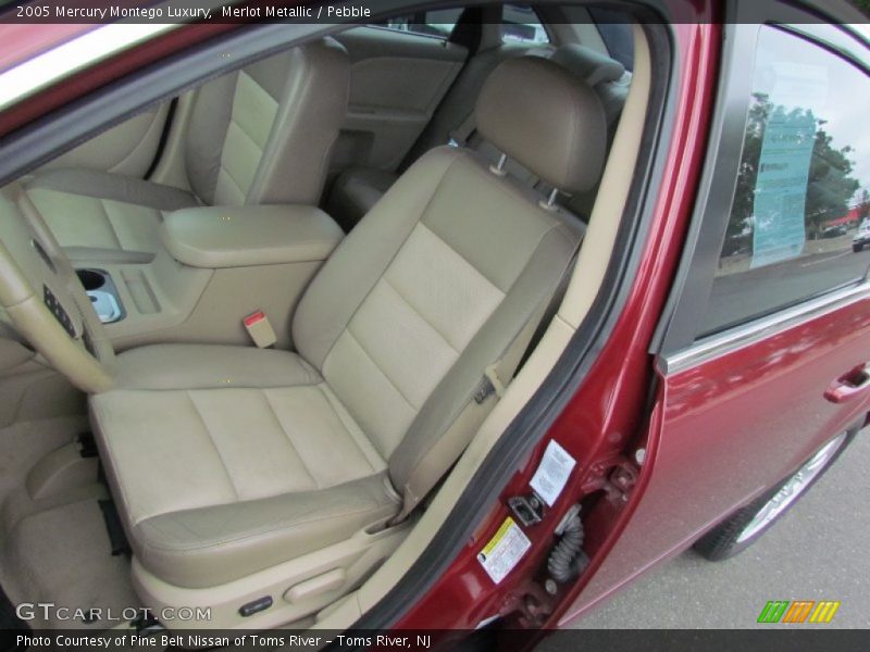  2005 Montego Luxury Pebble Interior