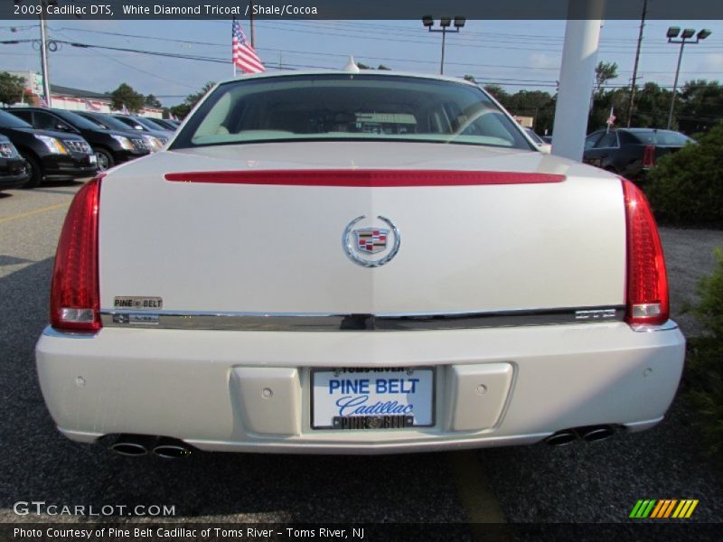 White Diamond Tricoat / Shale/Cocoa 2009 Cadillac DTS