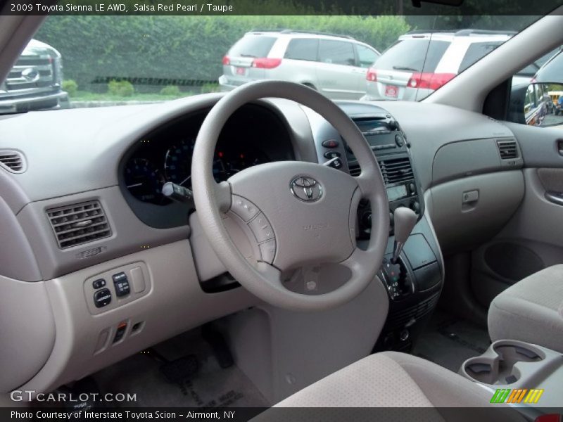 Dashboard of 2009 Sienna LE AWD