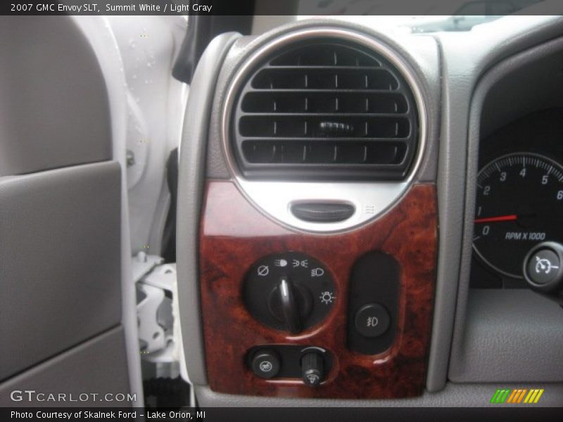 Summit White / Light Gray 2007 GMC Envoy SLT