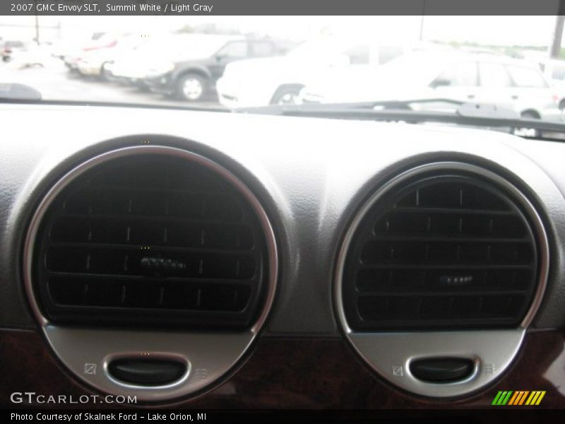 Summit White / Light Gray 2007 GMC Envoy SLT