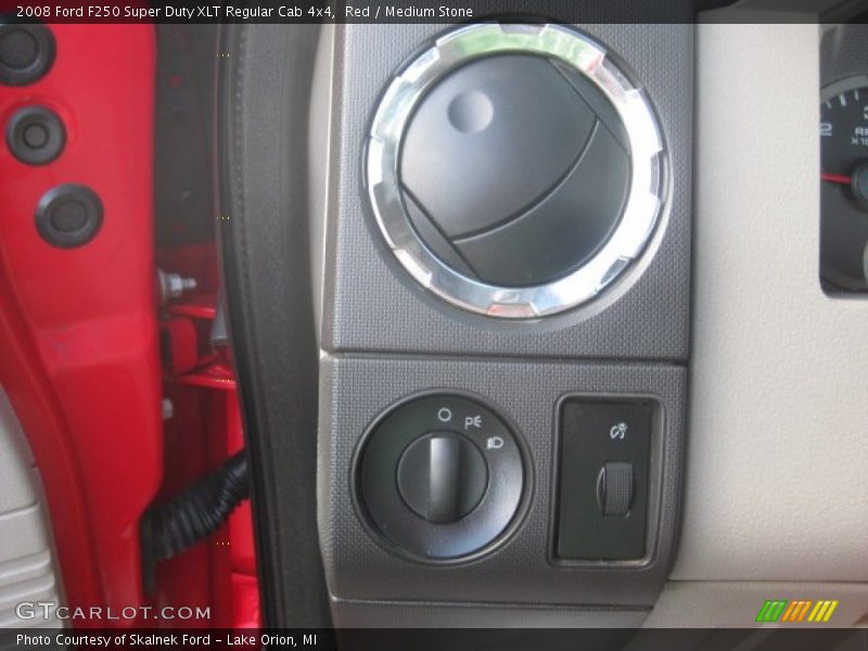 Controls of 2008 F250 Super Duty XLT Regular Cab 4x4