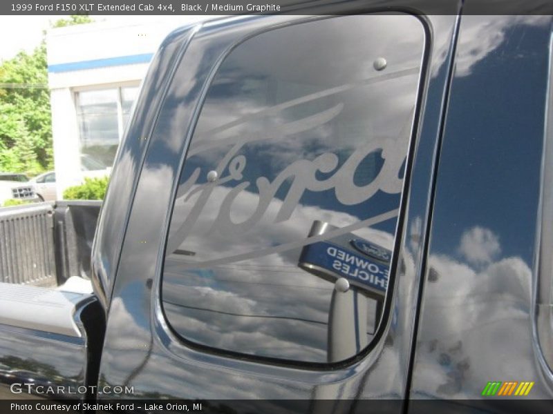 Black / Medium Graphite 1999 Ford F150 XLT Extended Cab 4x4