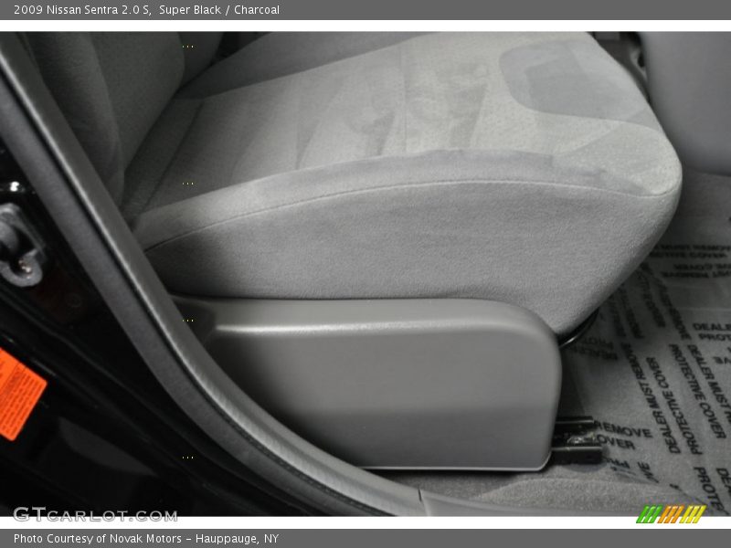 Super Black / Charcoal 2009 Nissan Sentra 2.0 S