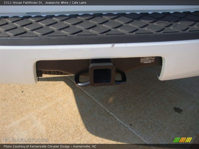 Avalanche White / Cafe Latte 2011 Nissan Pathfinder SV