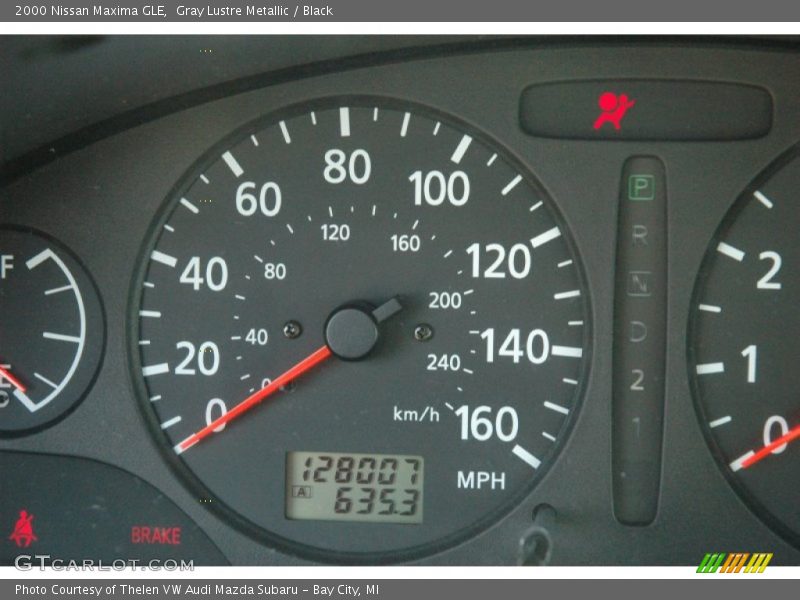 Gray Lustre Metallic / Black 2000 Nissan Maxima GLE