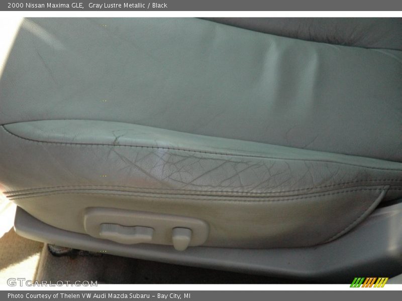 Gray Lustre Metallic / Black 2000 Nissan Maxima GLE