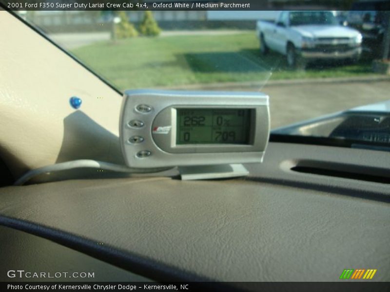 Oxford White / Medium Parchment 2001 Ford F350 Super Duty Lariat Crew Cab 4x4