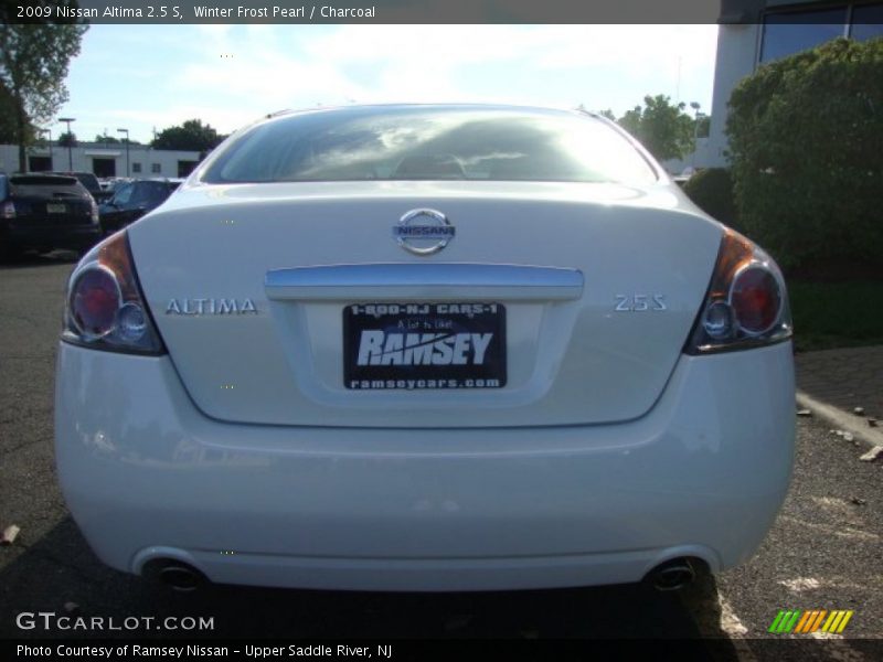 Winter Frost Pearl / Charcoal 2009 Nissan Altima 2.5 S