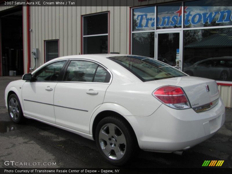 Cream White / Tan 2007 Saturn Aura XE