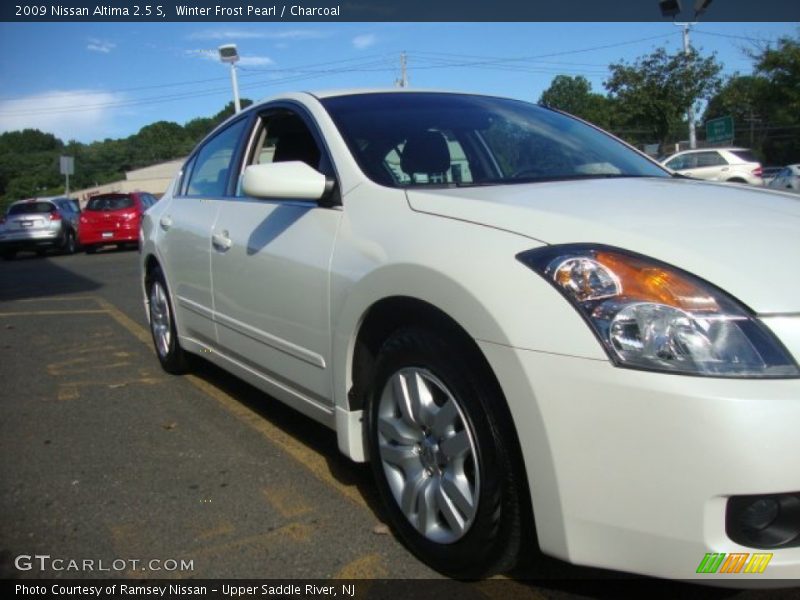Winter Frost Pearl / Charcoal 2009 Nissan Altima 2.5 S