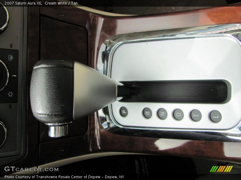Cream White / Tan 2007 Saturn Aura XE