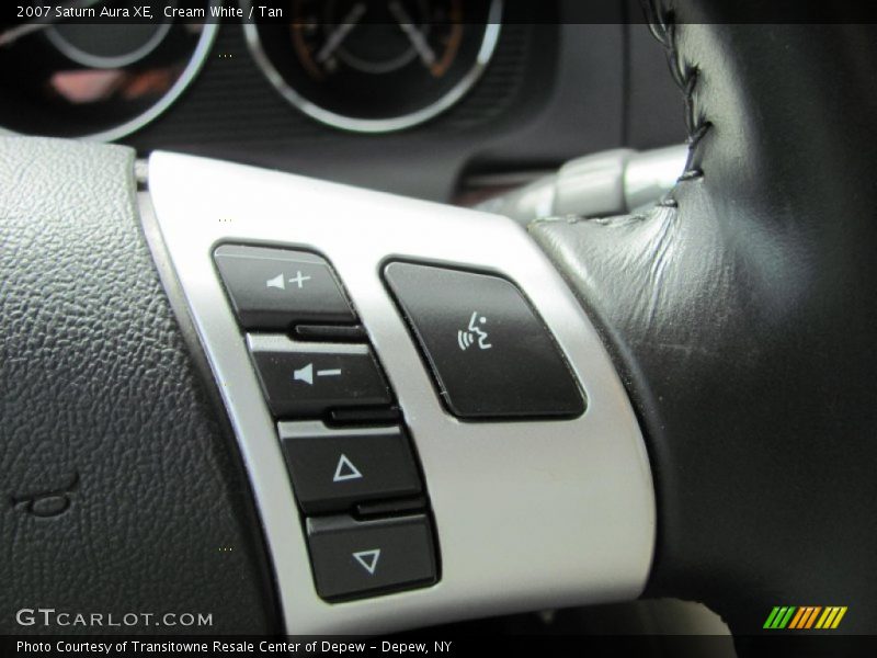 Cream White / Tan 2007 Saturn Aura XE