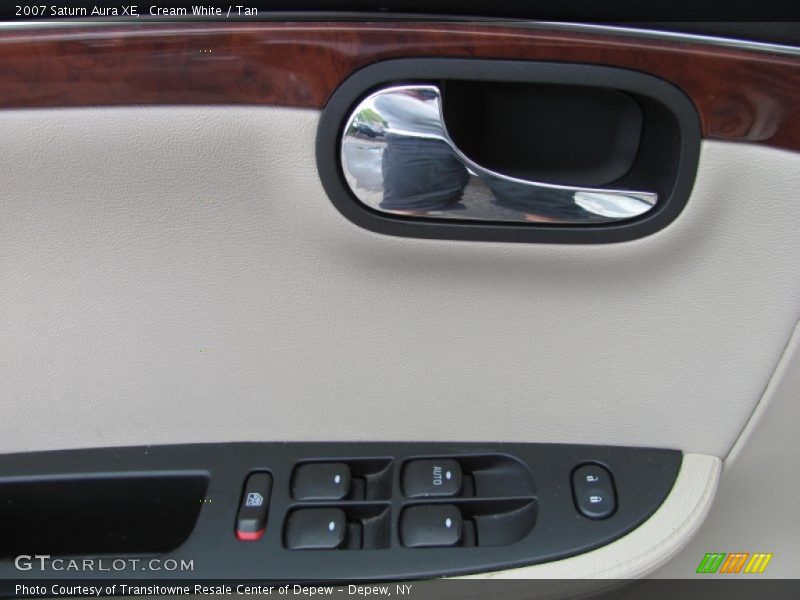 Cream White / Tan 2007 Saturn Aura XE