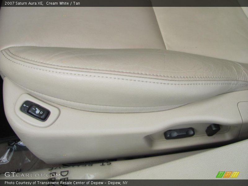 Cream White / Tan 2007 Saturn Aura XE
