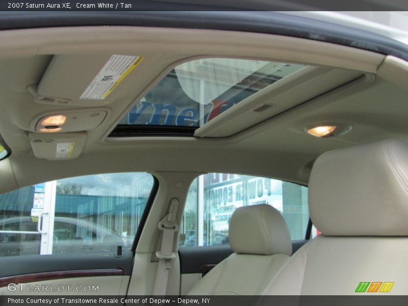 Cream White / Tan 2007 Saturn Aura XE