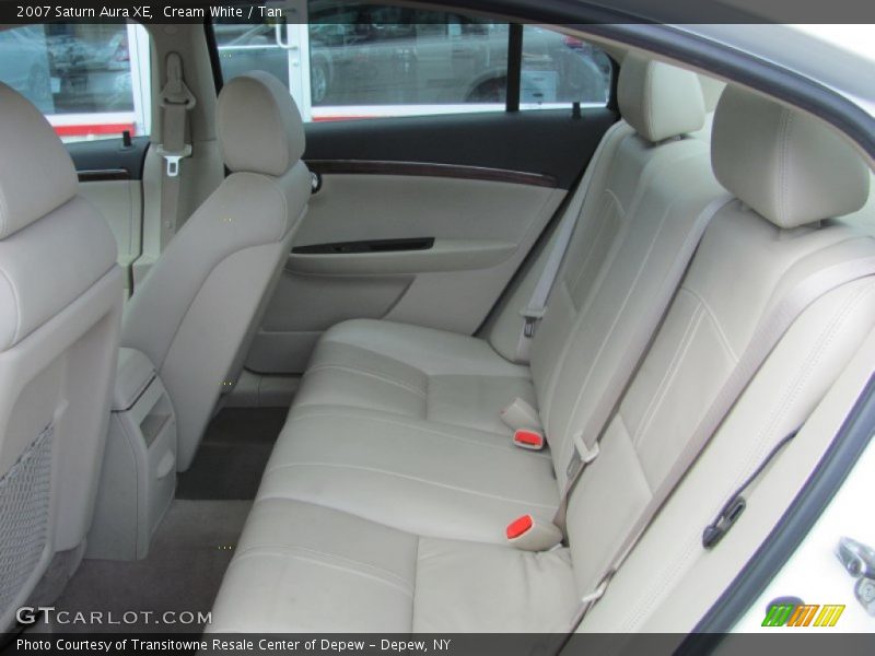 Cream White / Tan 2007 Saturn Aura XE