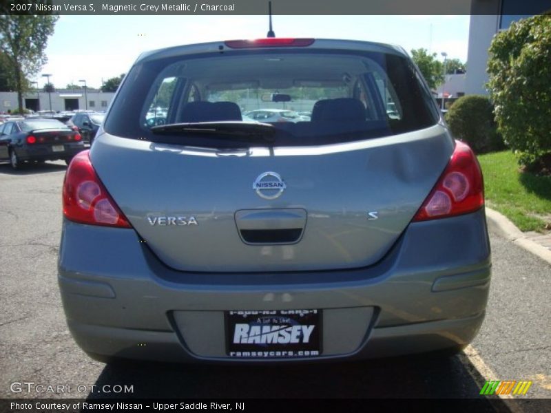 Magnetic Grey Metallic / Charcoal 2007 Nissan Versa S