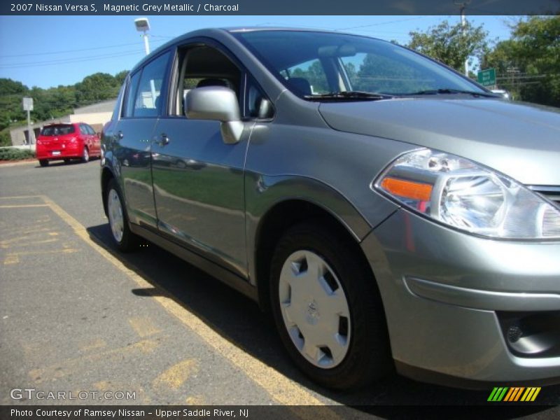 Magnetic Grey Metallic / Charcoal 2007 Nissan Versa S