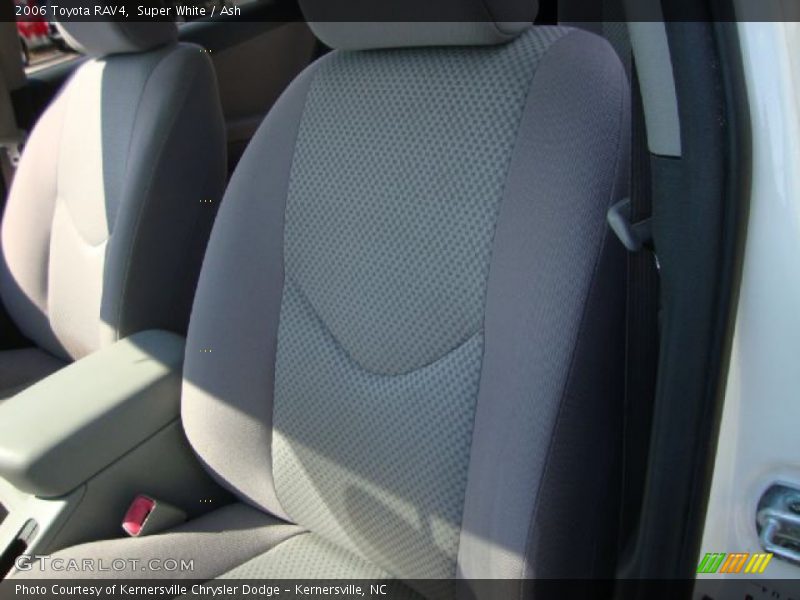 Super White / Ash 2006 Toyota RAV4