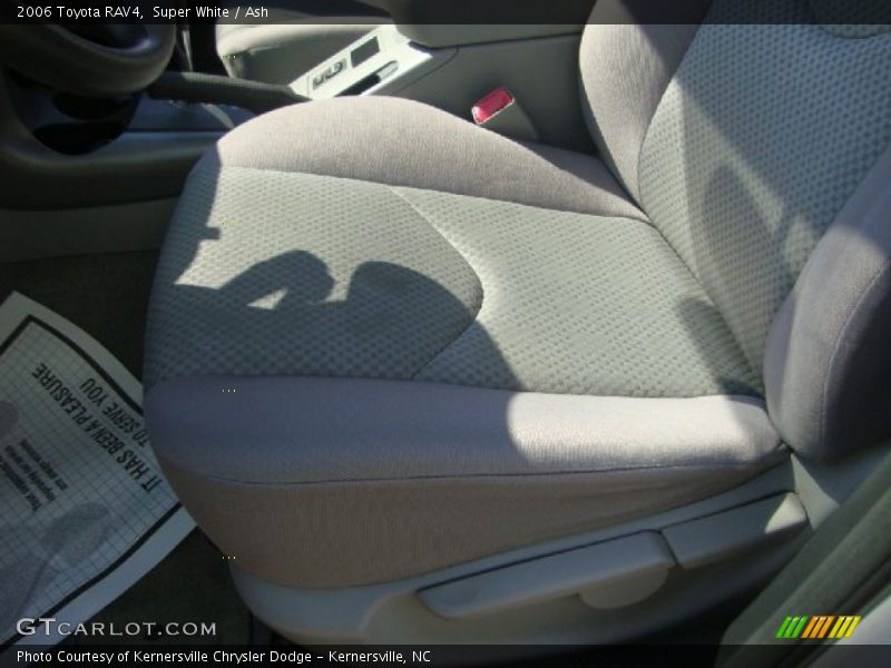 Super White / Ash 2006 Toyota RAV4