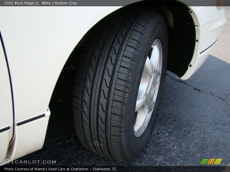 White / Medium Gray 2002 Buick Regal LS