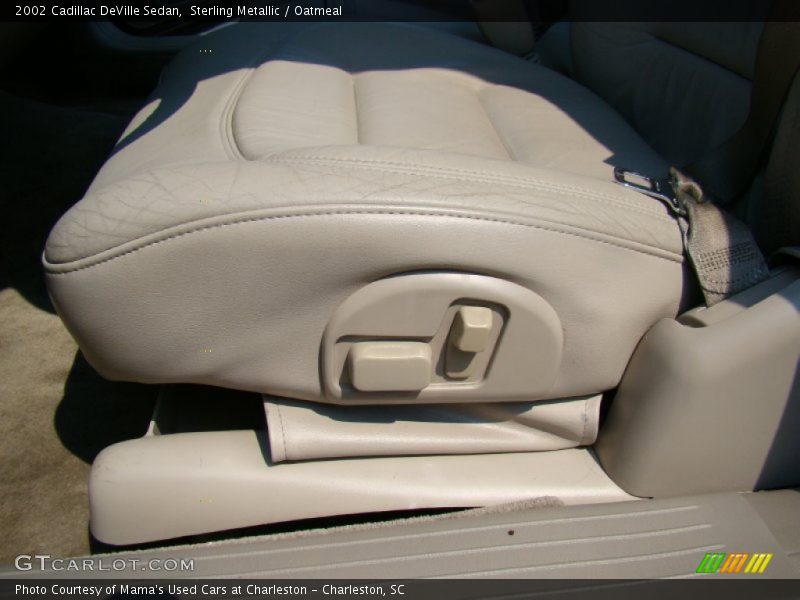 Sterling Metallic / Oatmeal 2002 Cadillac DeVille Sedan