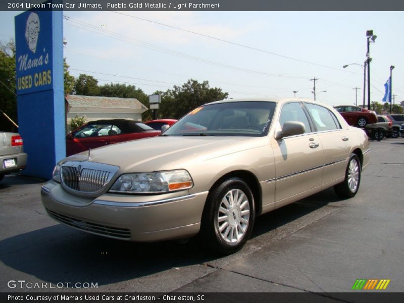 Pueblo Gold Metallic / Light Parchment 2004 Lincoln Town Car Ultimate