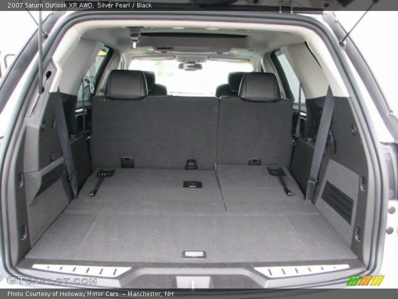 Silver Pearl / Black 2007 Saturn Outlook XR AWD