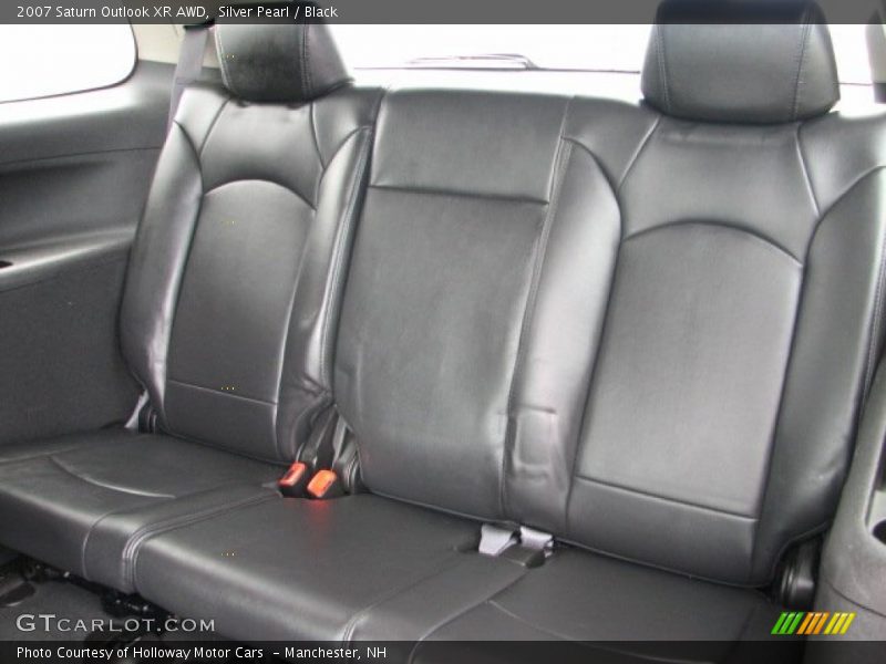 Silver Pearl / Black 2007 Saturn Outlook XR AWD
