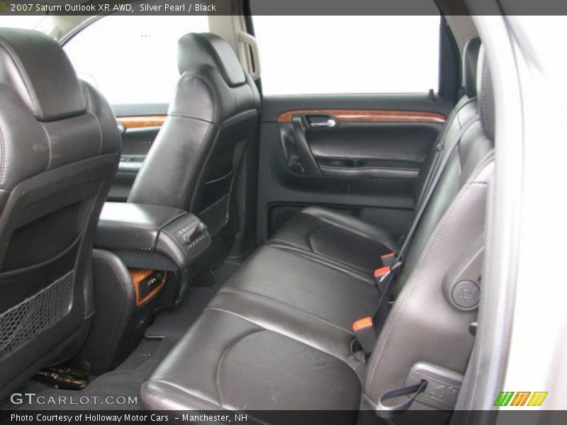 Silver Pearl / Black 2007 Saturn Outlook XR AWD