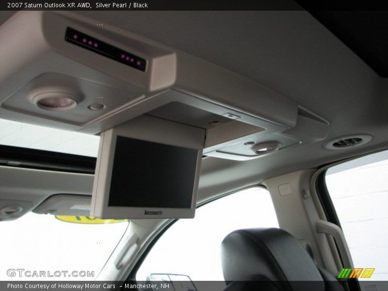 Silver Pearl / Black 2007 Saturn Outlook XR AWD